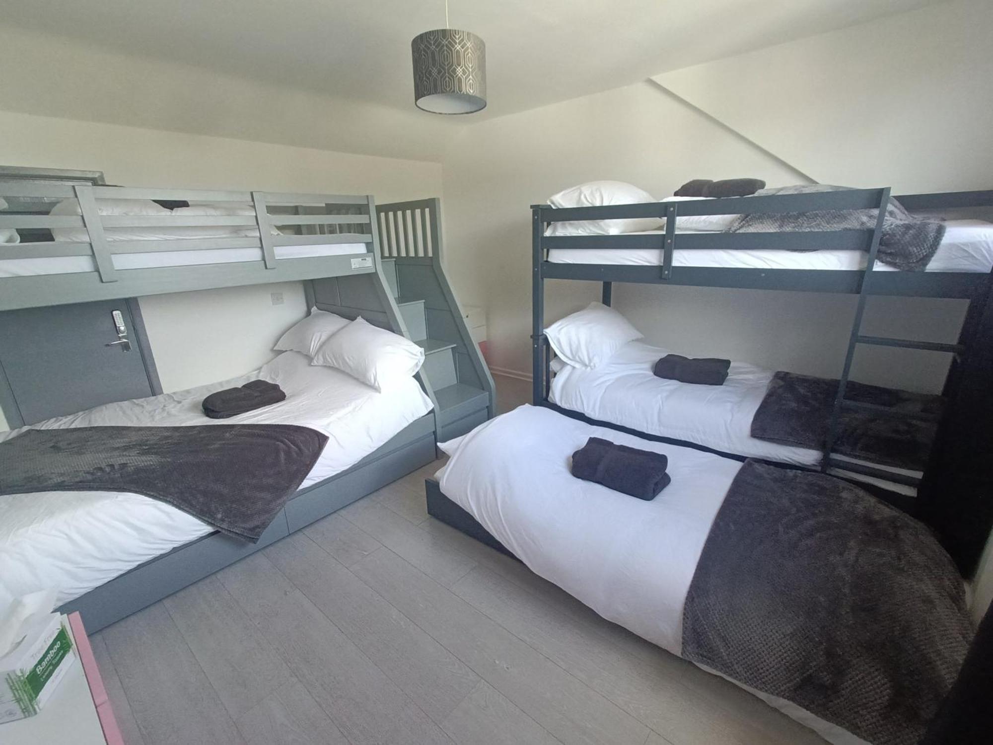 Alton Towers & Foxtail Barns & Oak Barns & Peak District Villa Wetleyrocks Exteriör bild